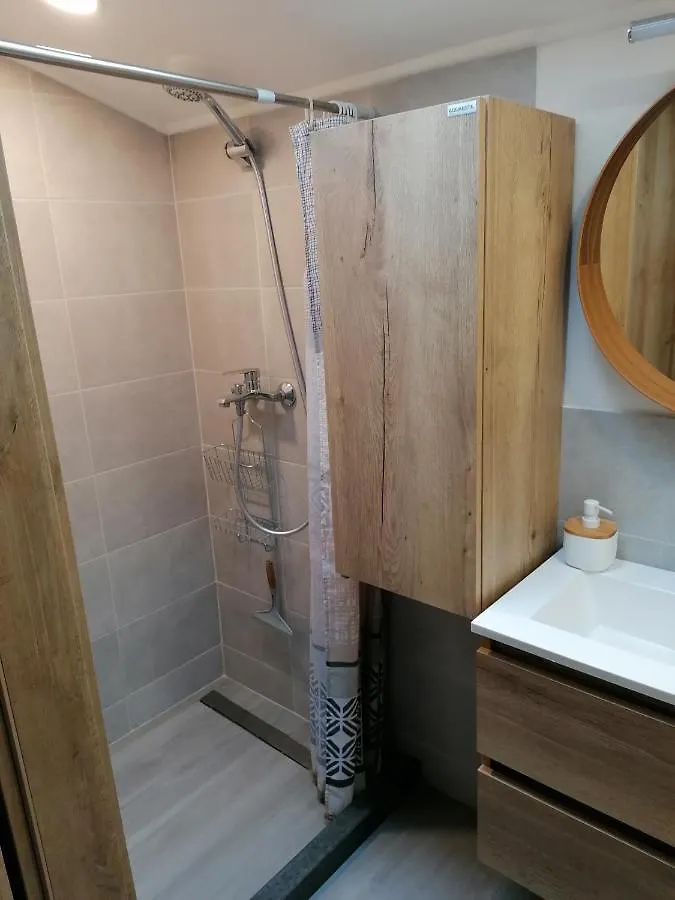 Apartman Orhideja 로브란