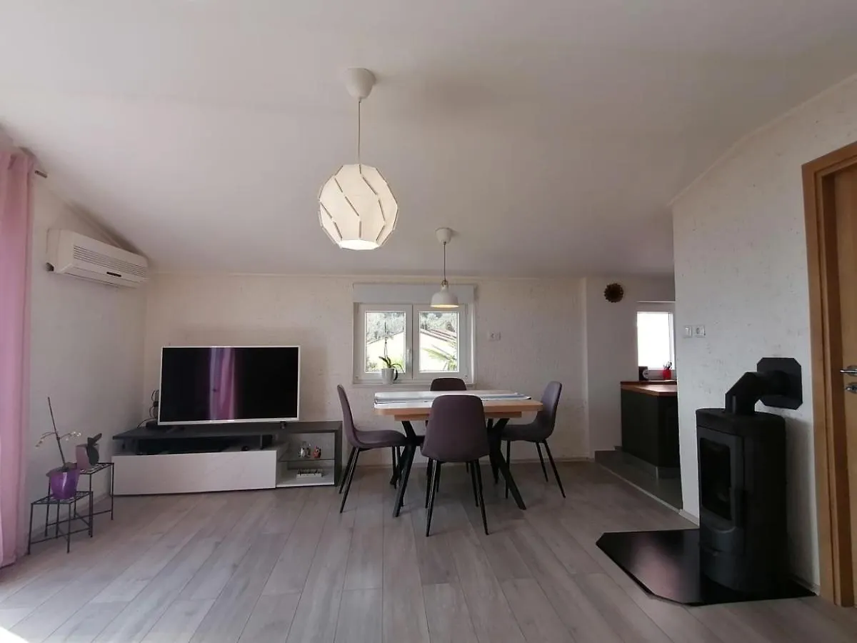 Apartman Orhideja 로브란