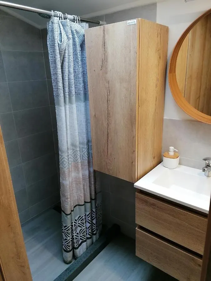 아파트 Apartman Orhideja 로브란