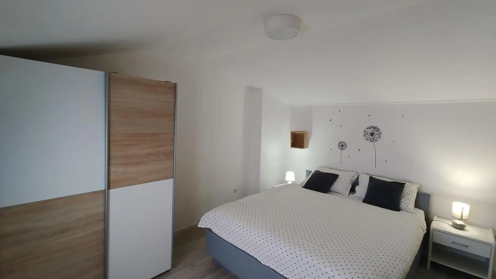 Apartman Orhideja 로브란